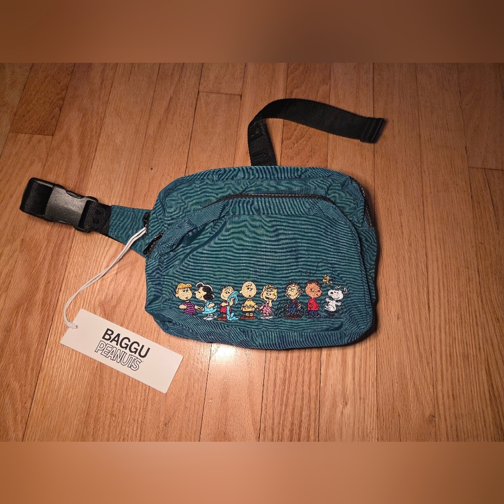 NWT Baggu Peanuts Fanny Pack - Picture 5 of 7